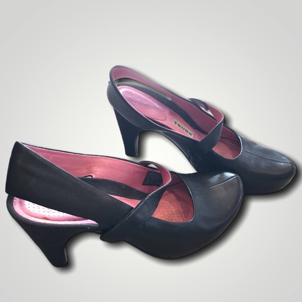 Tsubo Black Mary Jane Heels with Pink Interior